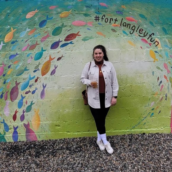 Meet your Posher, Quinn - Picture 1 of 1